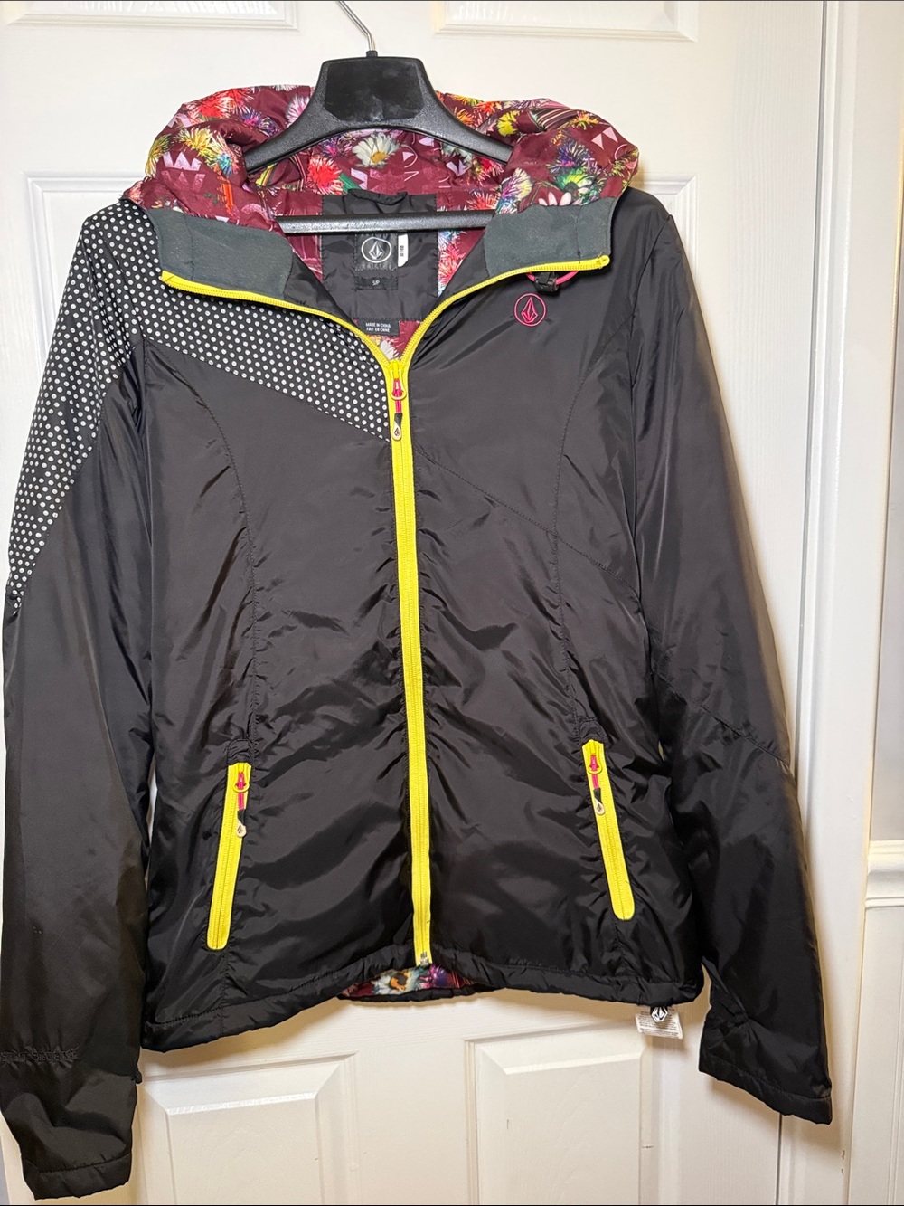 Volcom Nyala Ins Jacket Small Black Floral Neon Hooded Thumbholes